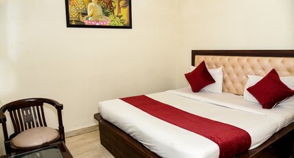 Hotel Grand In Near 2 Min From Vaishali Metro Station Room Type - Super Deluxe Room