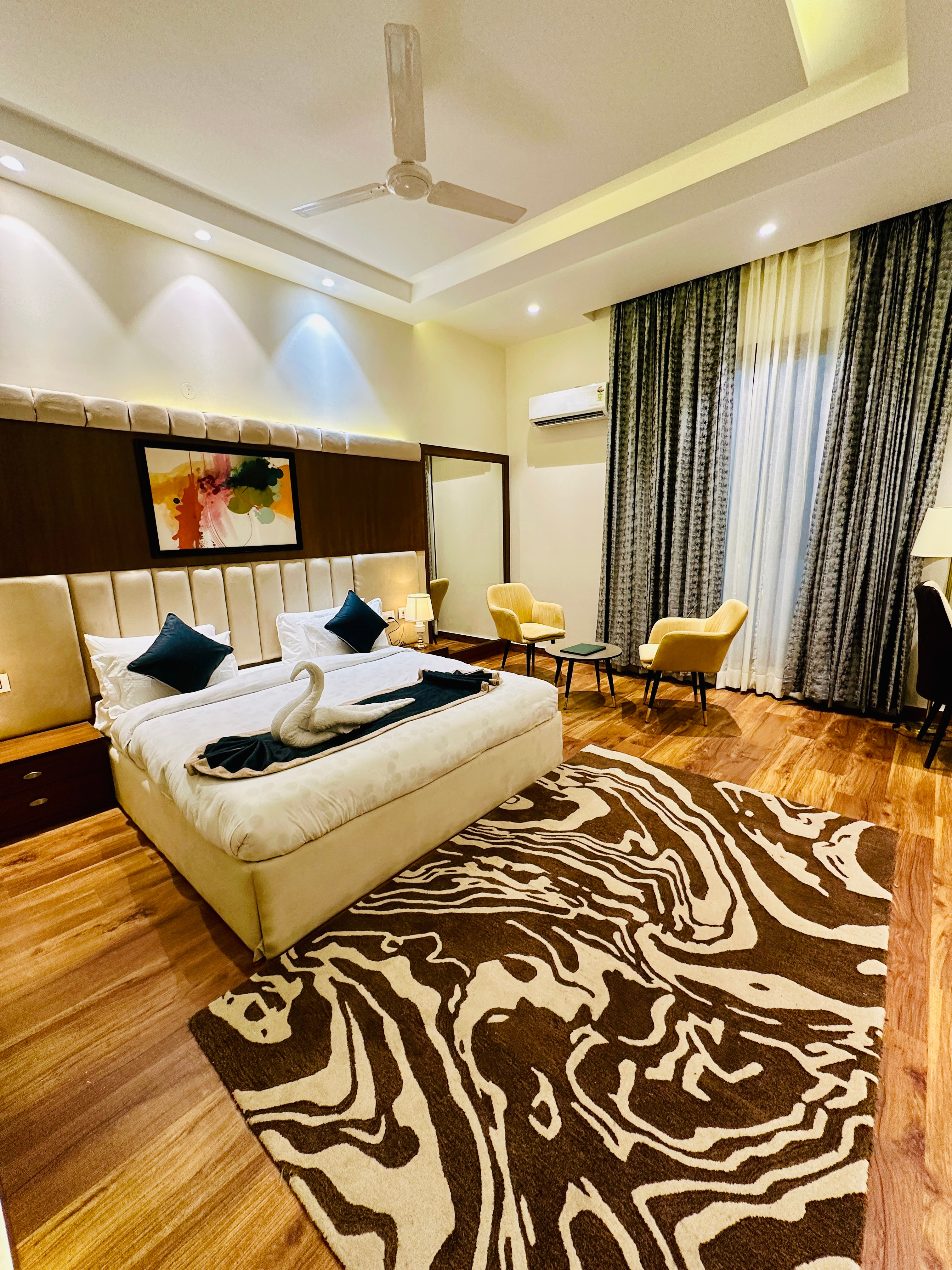 Hotel Dreamz Inn & Suites Siswan - Tap to explore photos