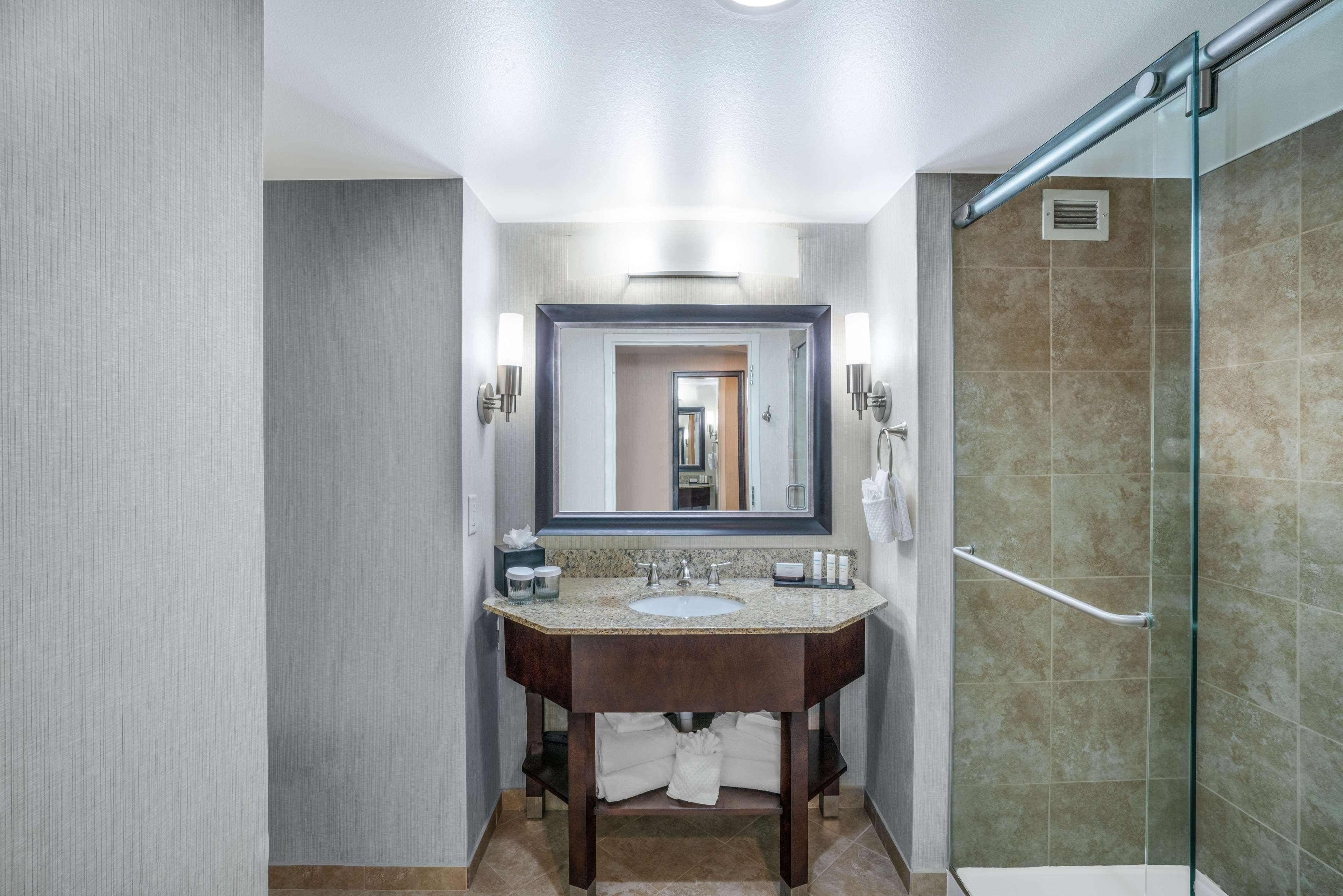Embassy Suites by Hilton Nashville at Vanderbilt - Tap to explore photos