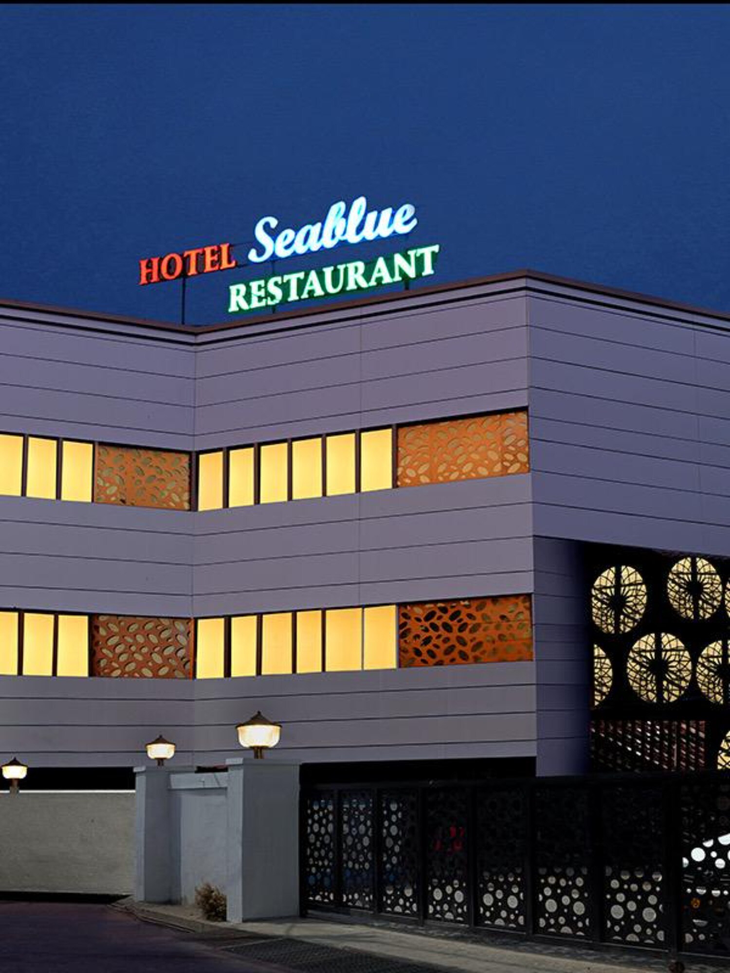 HOTEL SEABLUE - Tap to explore photos