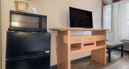 SureStay Plus Hotel by Best Western Tarboro Room Type - Accessible - 1 Queen, Mobility Accessible, Roll In Shower, Non-Smoking, Full Breakfast SureStay Plus Hotel by Best Western Tarboro Room Type - Accessible - 1 Queen, Mobility Accessible, Roll In Shower, Non-Smoking, Full Breakfast
