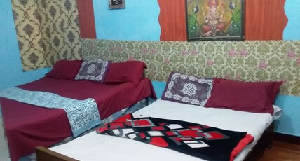 L99 Homestay Room Type - Budget Room with AC - Near Ram Mandir