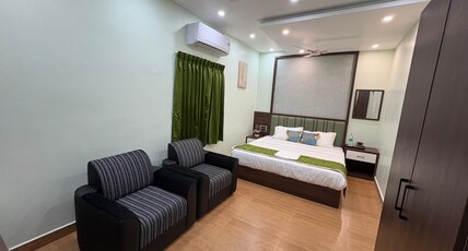 Vijay Residency Room Type - Deluxe King Bed Room