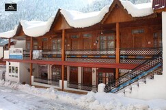 Hotel Manisha (2Min walk to Gangotri Temple)