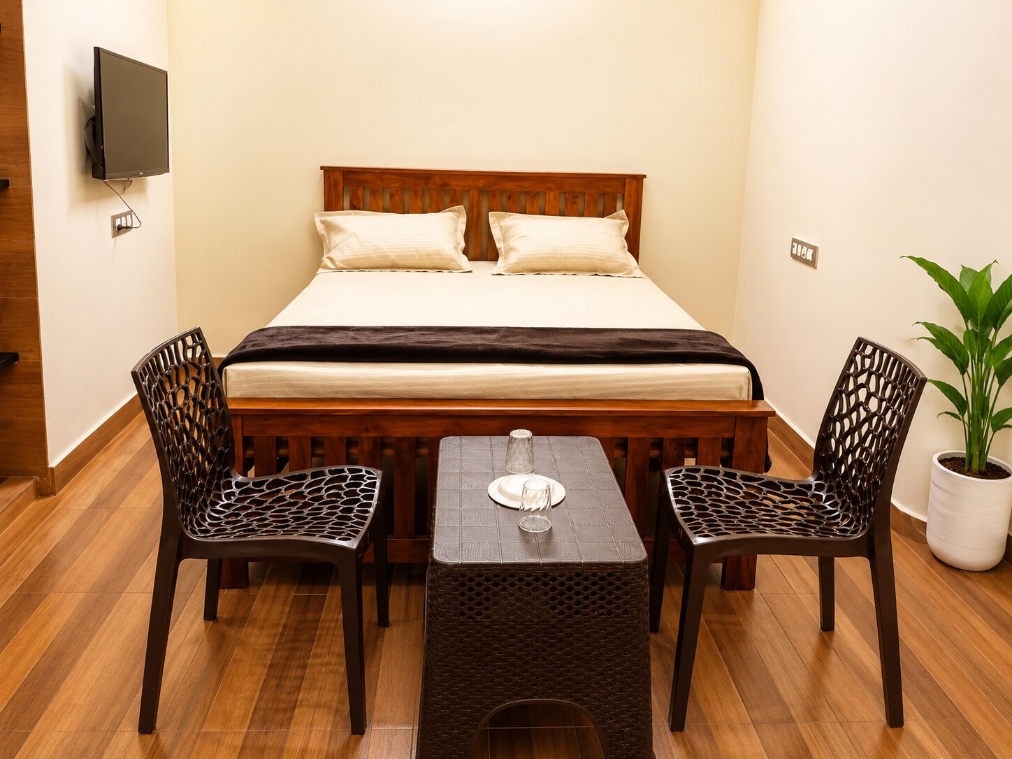 Shivam Homestay Floor 1 - Tap to explore photos