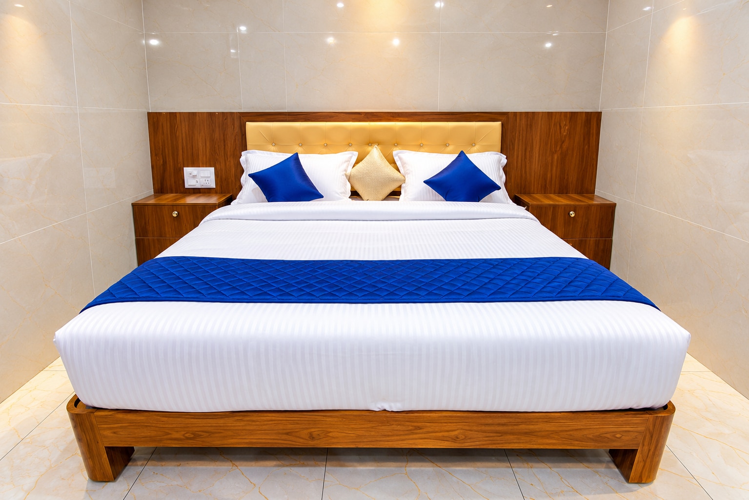 YK Homes - Luxury and Comfort Stays - Tap to explore photos