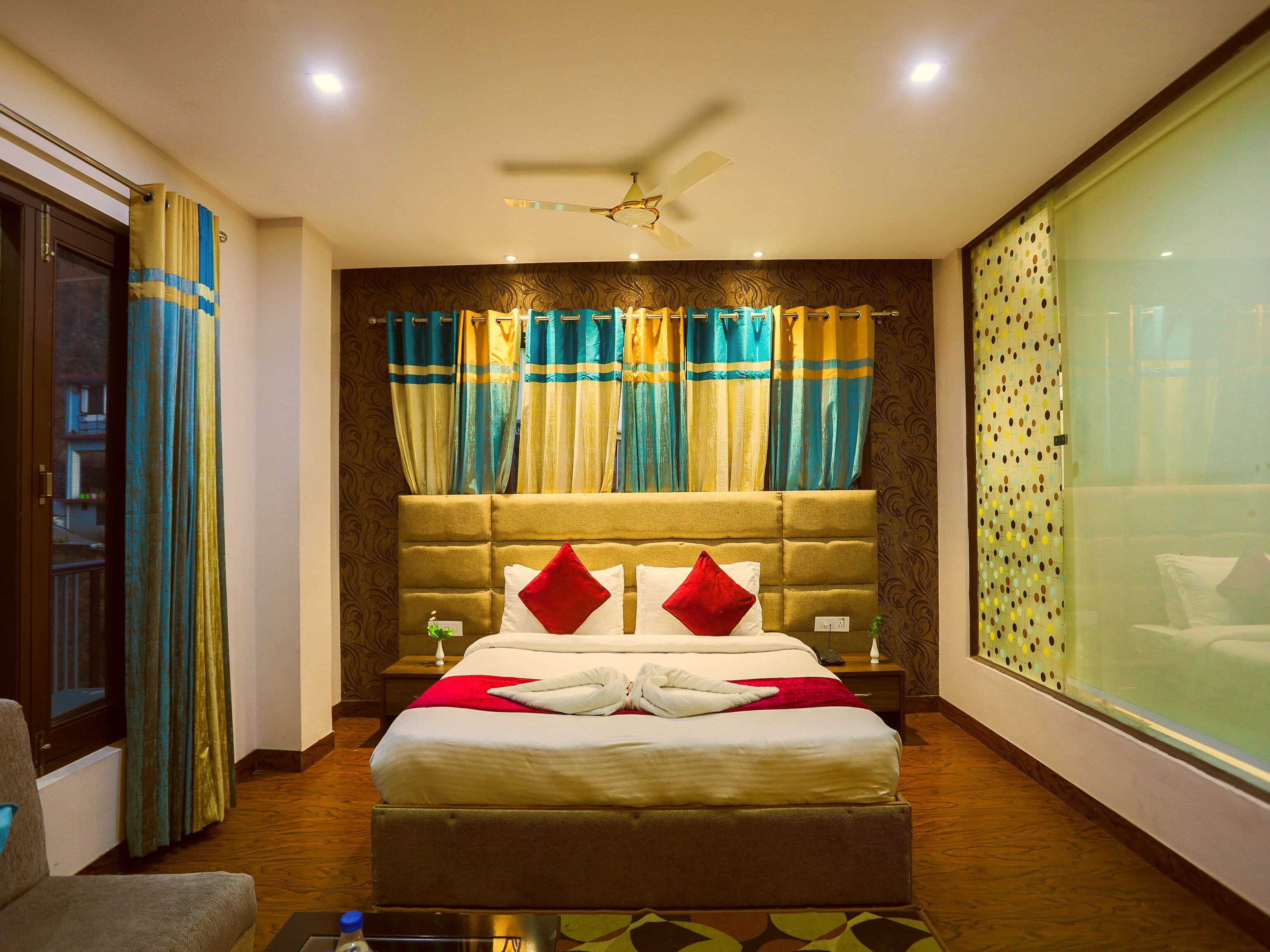 Hotel Tandon classic - Tap to explore photos