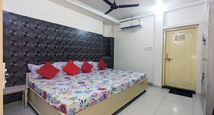 Abode Homestay Room Type - Deluxe Family Room with AC