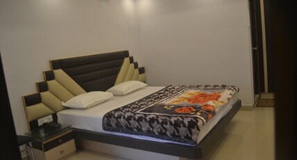HOTEL S G INTERNATIONAL Room Type - DELUXE ROOM