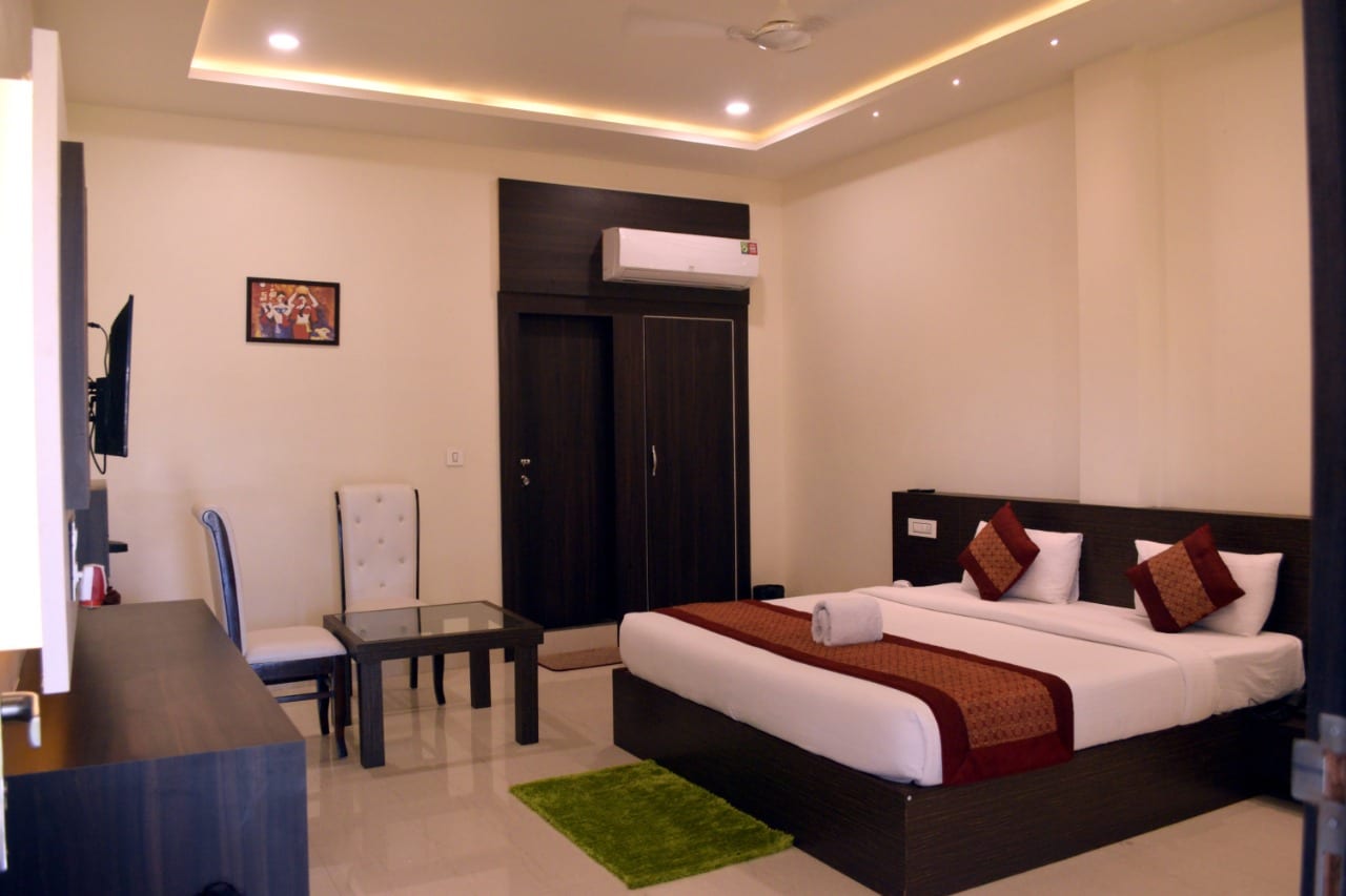 HOTEL SHANVI LANDMARK PANNA - Tap to explore photos