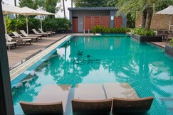 The Brick & Palm Resort