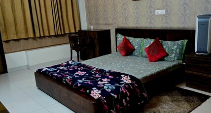 Urban Homes Stay Room Type - Emerald 