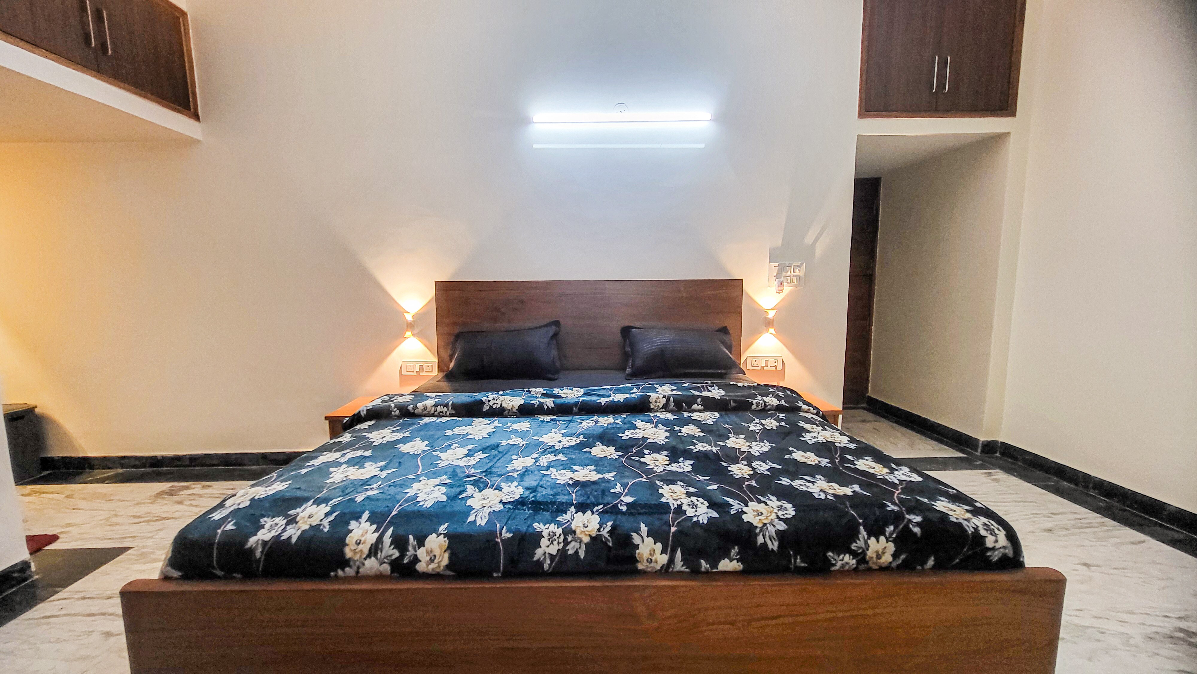 VacationBuddy Charming 4 BHK House Janakpuri - Tap to explore photos