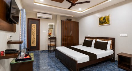 Super Collection O Vedayapalem Railway Station Formerly Grand Luxury Rooms Room Type - Deluxe Room