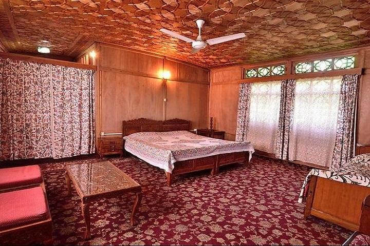 Ajanta Group of houseboat - Tap to explore photos