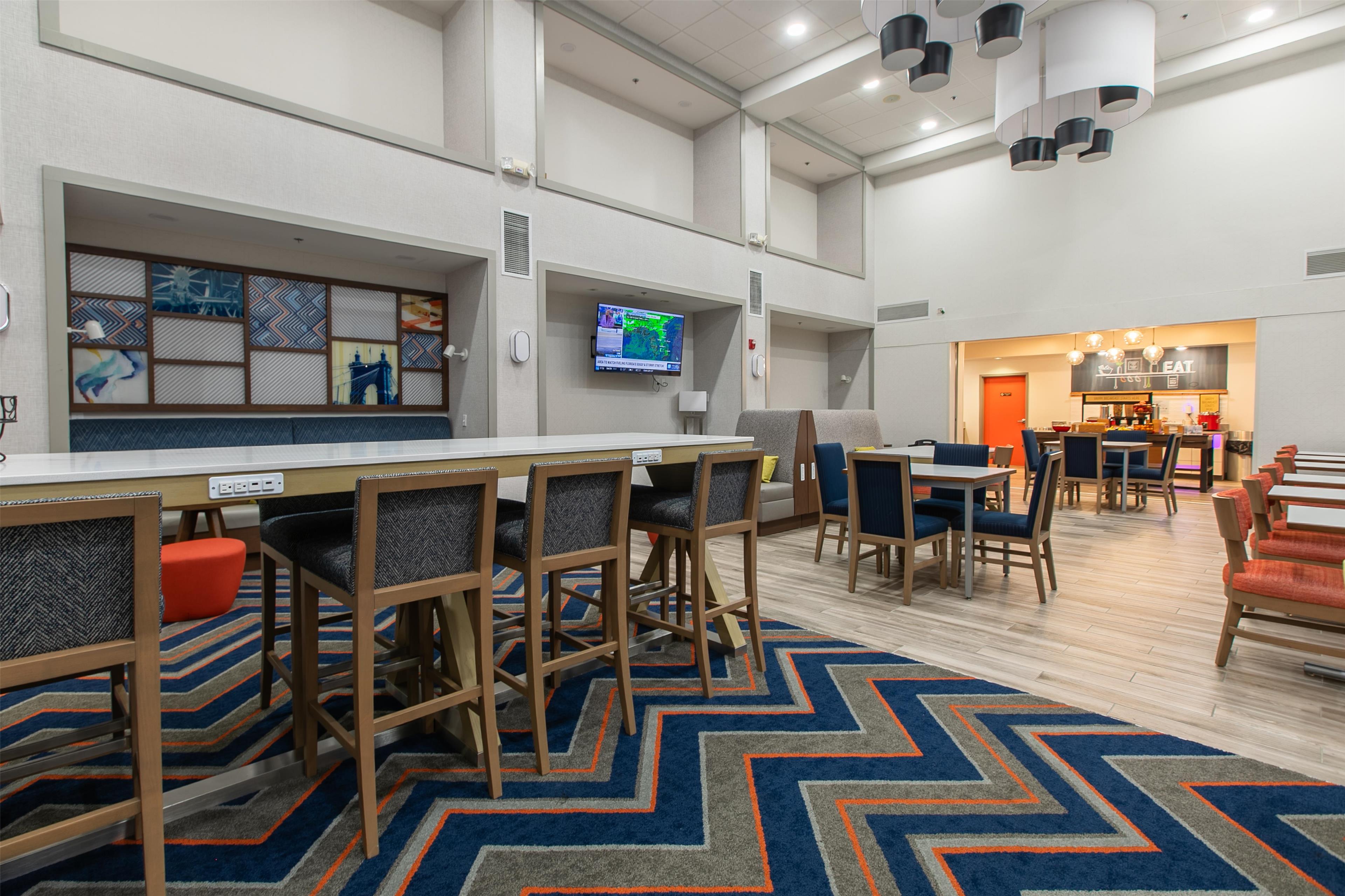 Hampton Inn & Suites by Hilton Wilder - Tap to explore photos