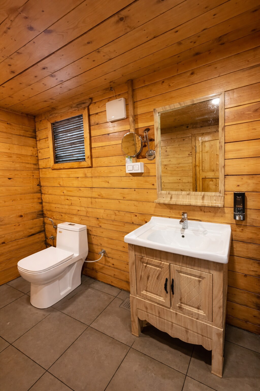 Wood N Sand - Luxury Beachfront Cottages - Tap to explore photos
