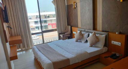 HOTEL PALATE ROOMS Room Type - Bedroom 106 DELUX