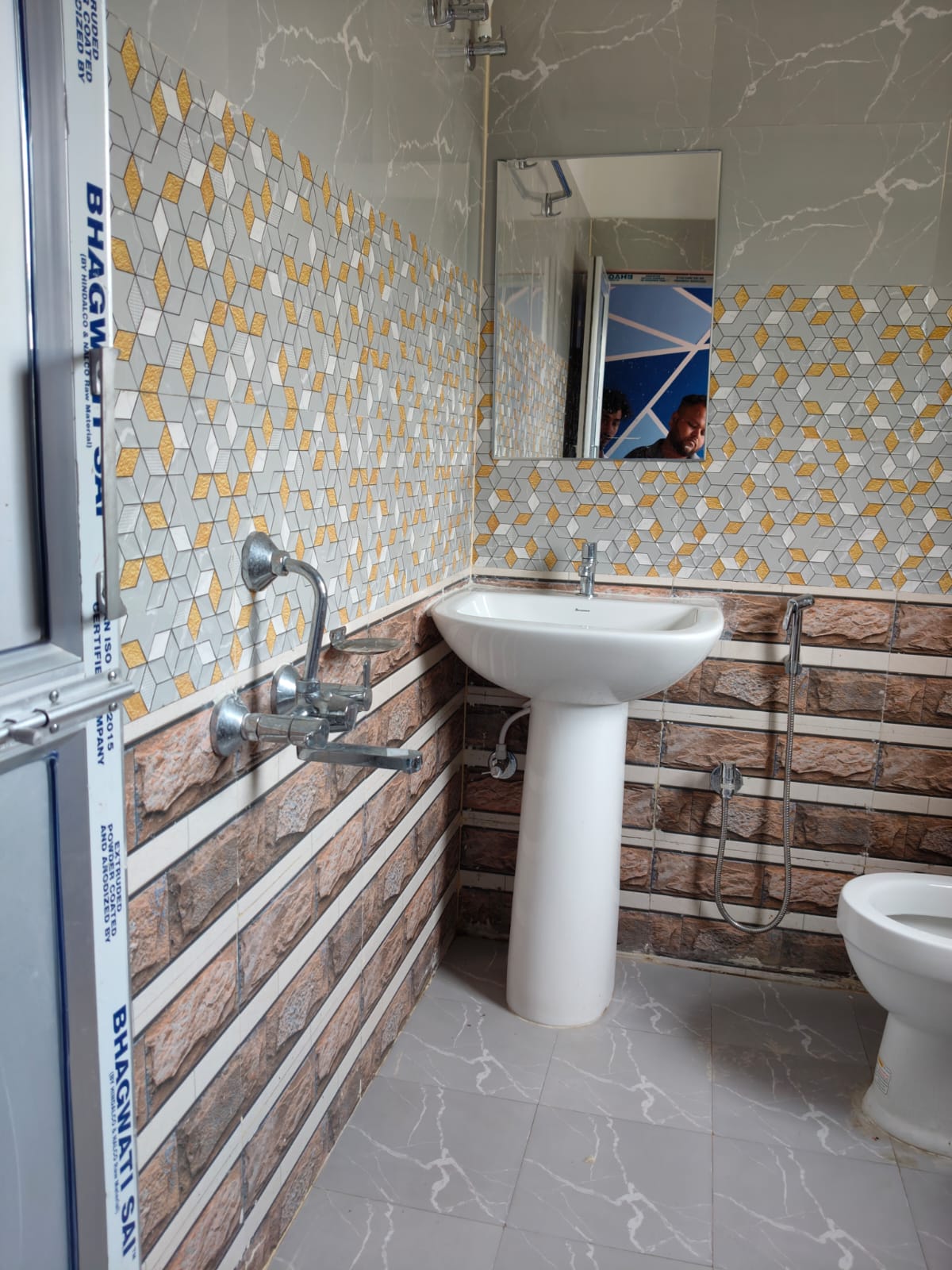 Hotel KingKhap - Tap to explore photos