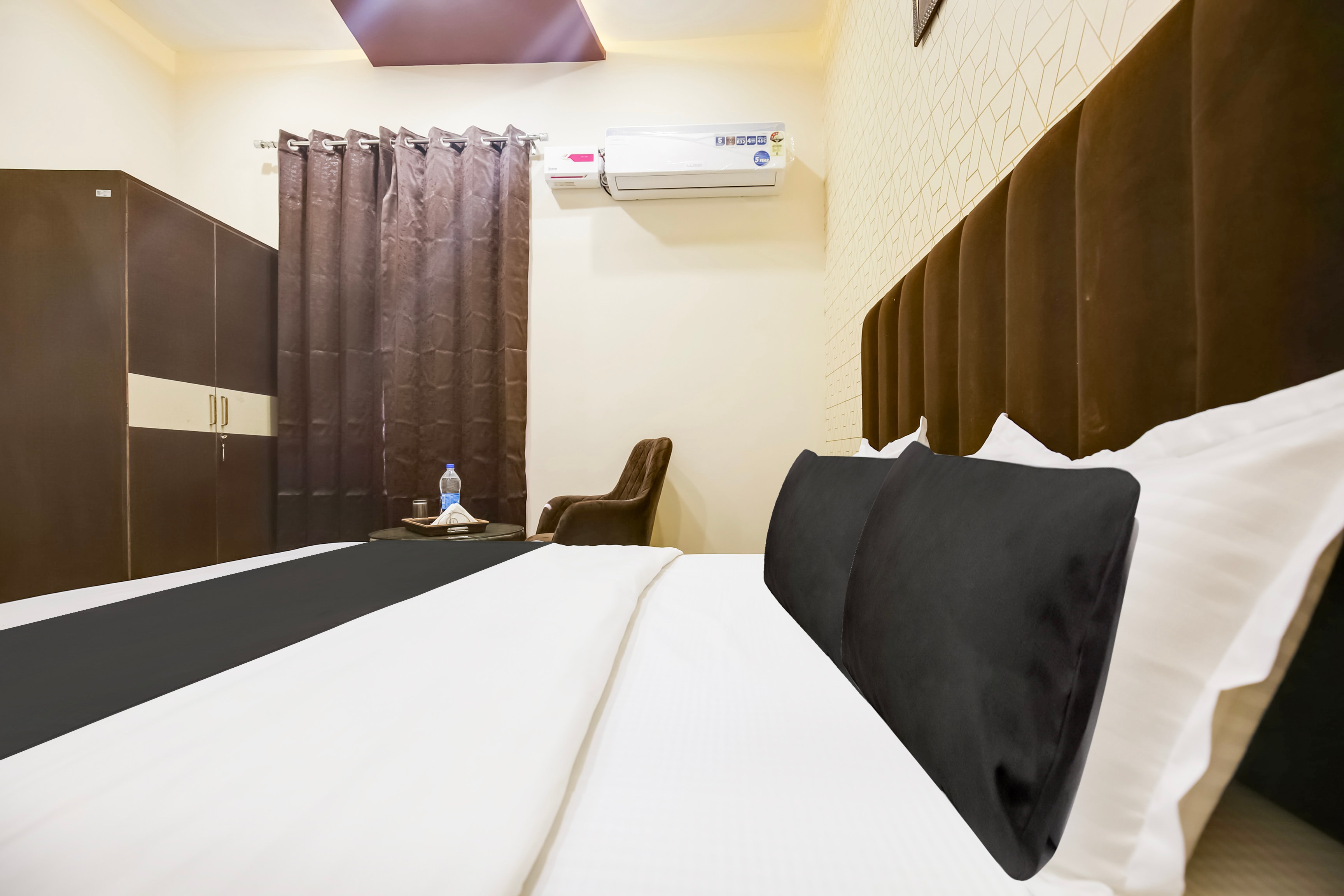 Hotel O Royal Regency - Tap to explore photos