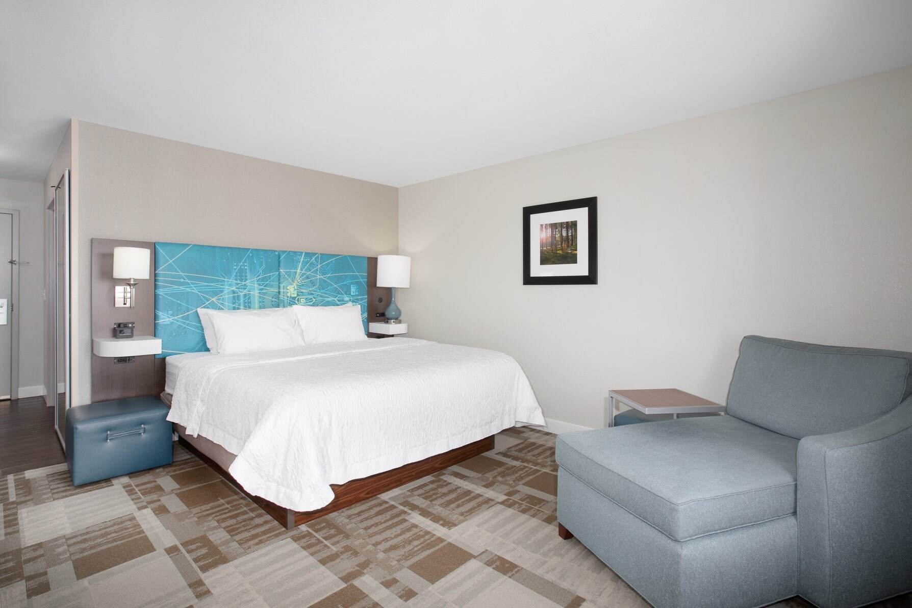 Hampton Inn by Hilton Bellevue - Tap to explore photos