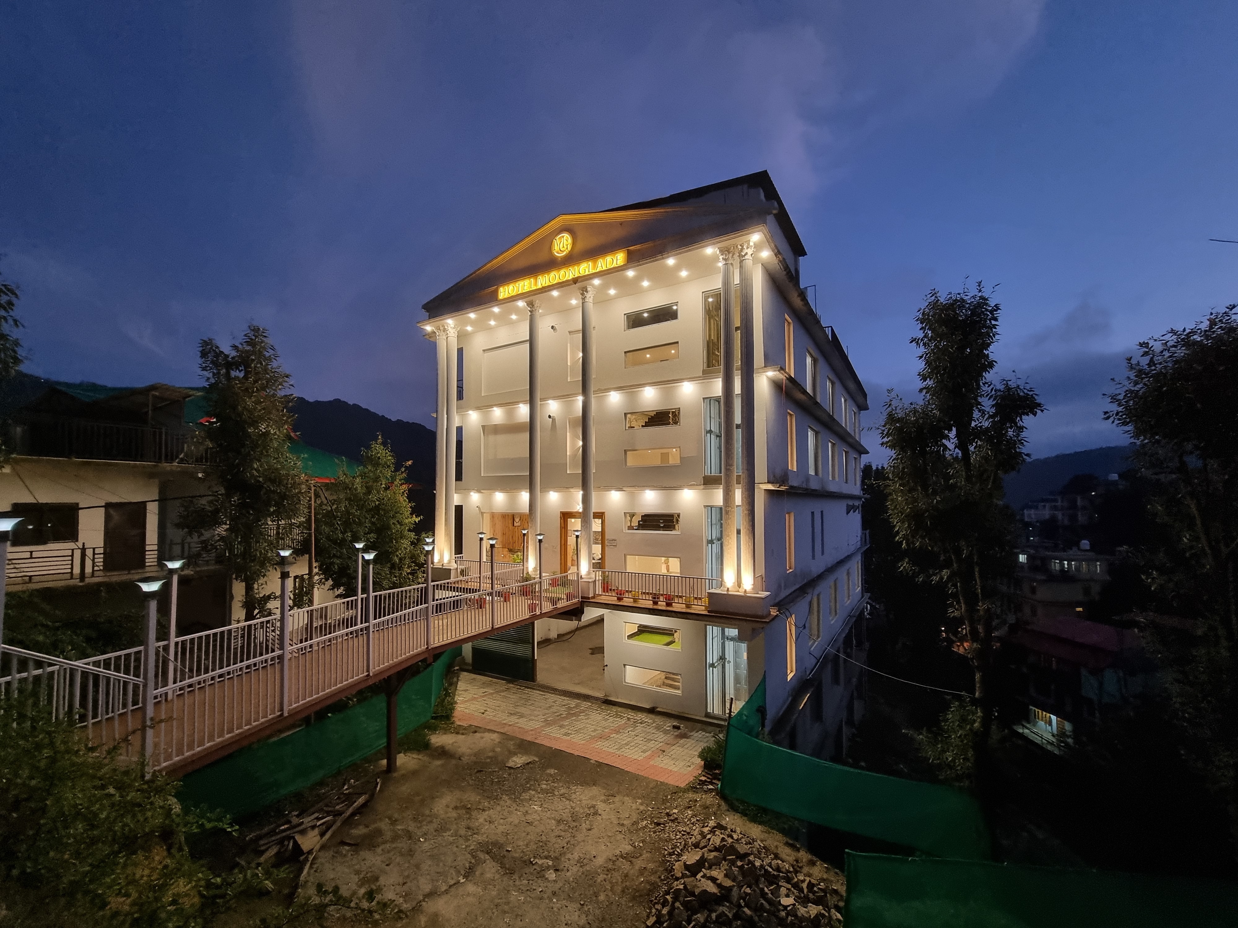 Hotel Moonglade By Royal Stays Dalhousie - Tap to explore photos
