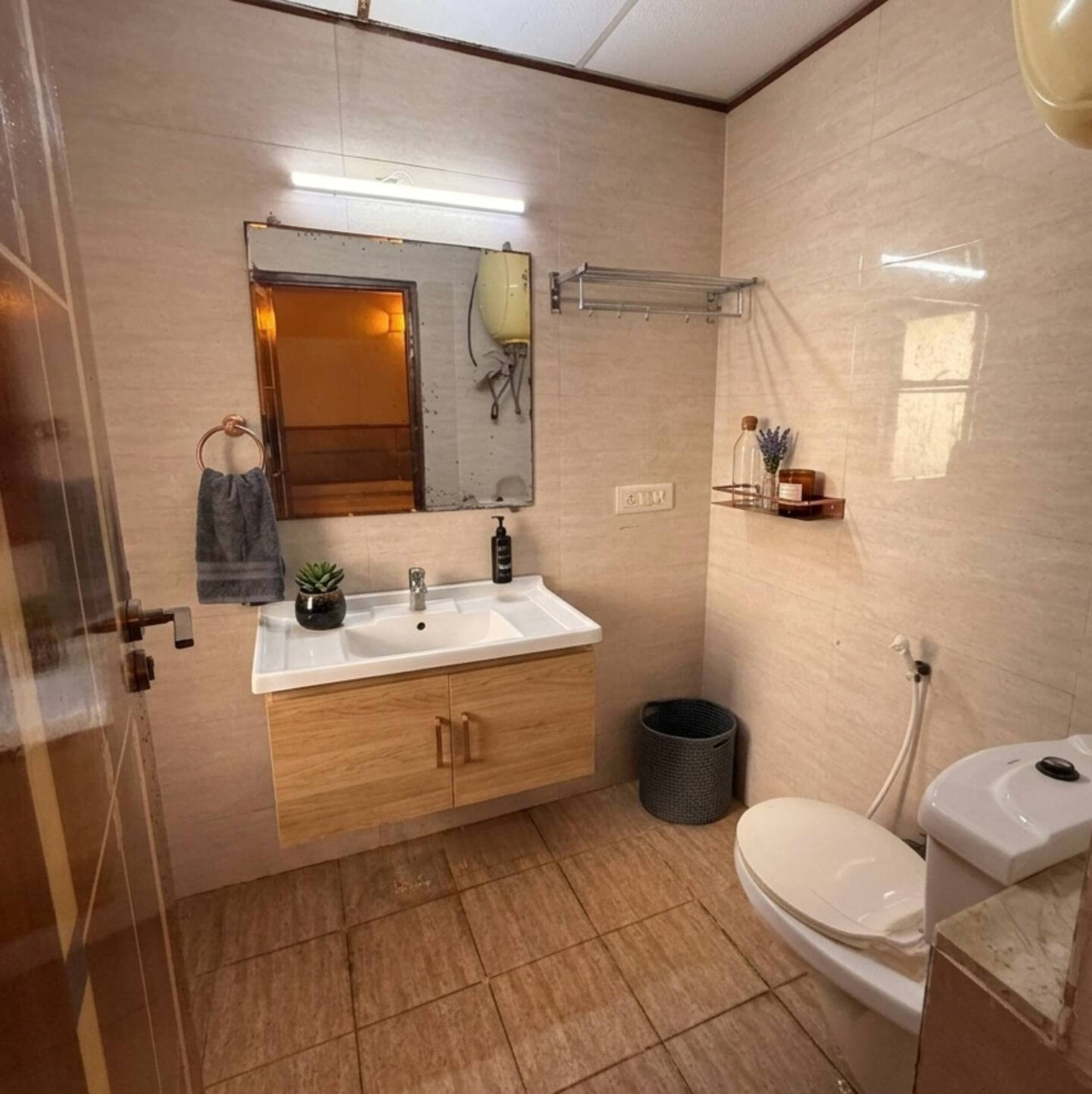 Soham Divine Stays Luxury 1BHK Vrindavan - Tap to explore photos