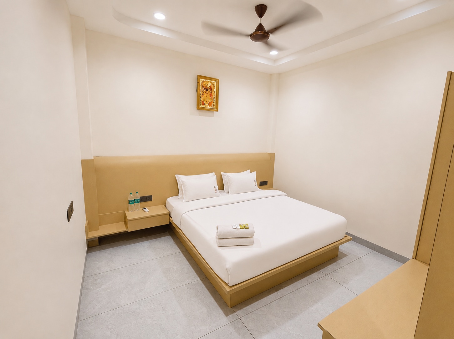 Hotel Agrawal Inn - Tap to explore photos