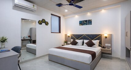Hotel Warm Welcome Inn 26 - Near Sector 18 Metro Noida Room Type - Deluxe AC Room with King Bed