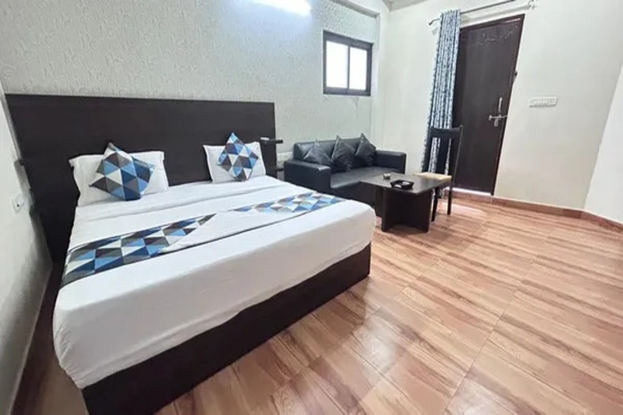 FabHotel Kirara - Tap to explore photos