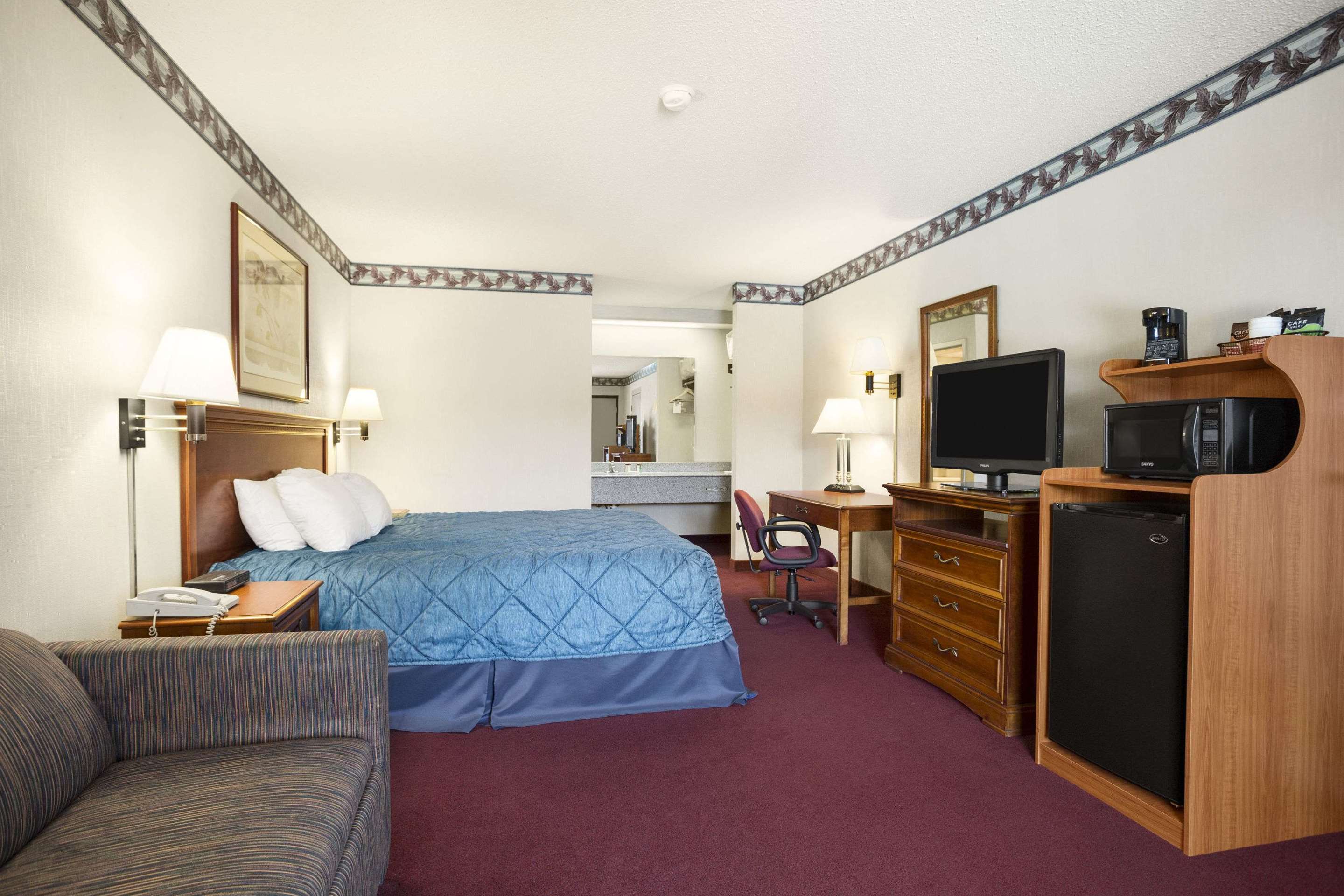 Ramada by Wyndham Batesville - Tap to explore photos