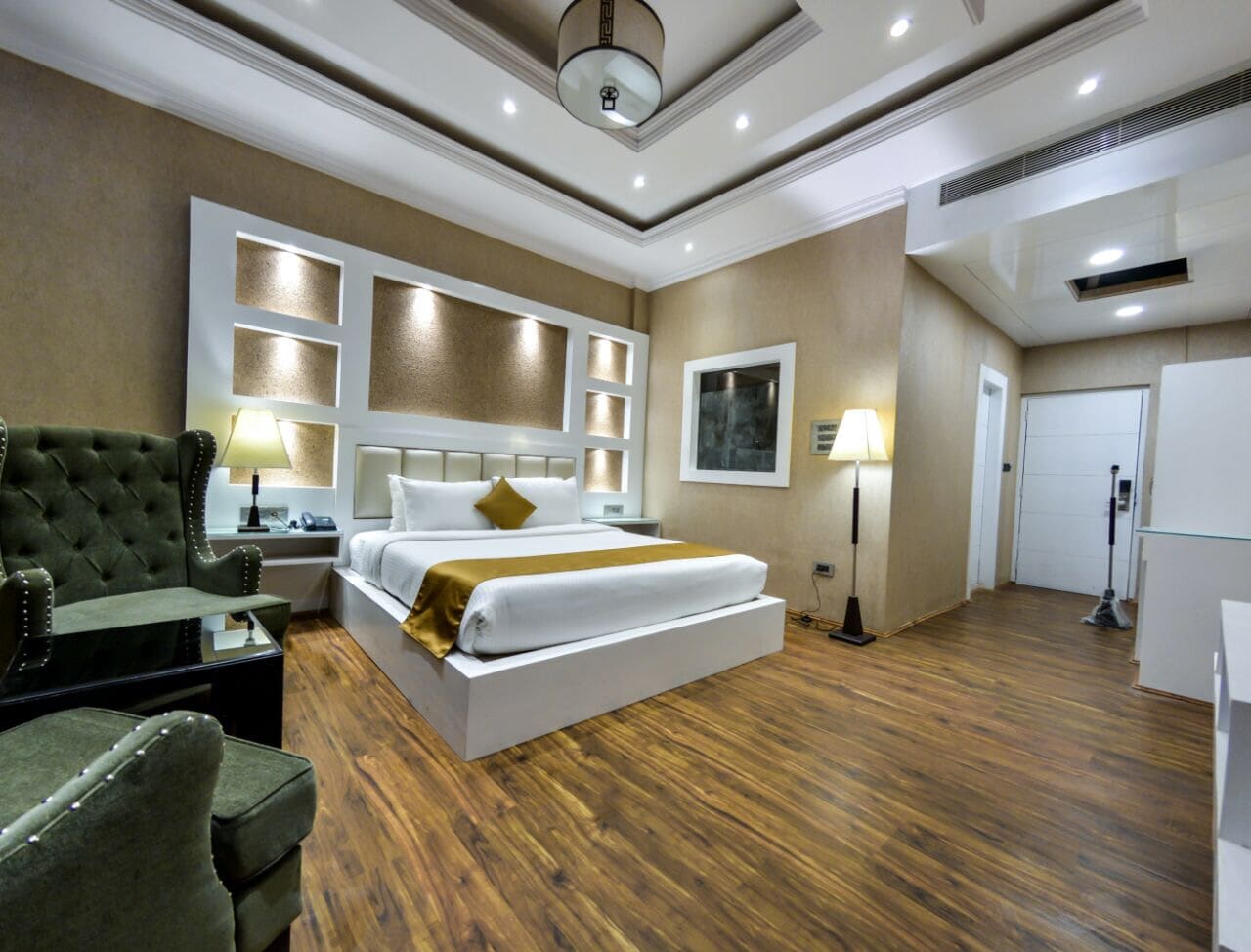 Hotel Heritage Luxury - Tap to explore photos