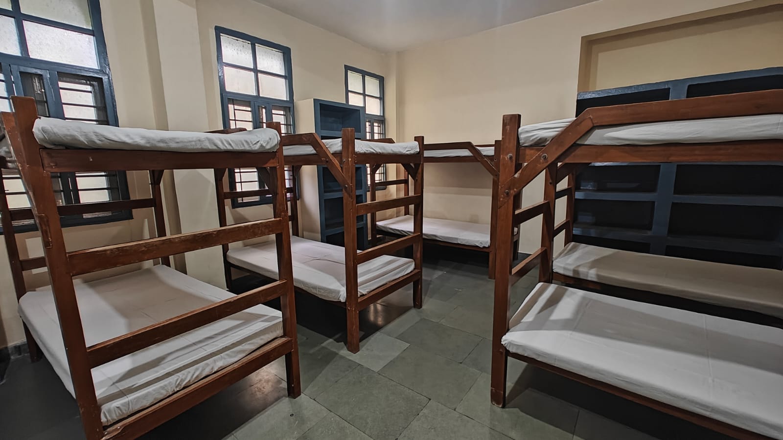 Van Niwas - Tap to explore photos