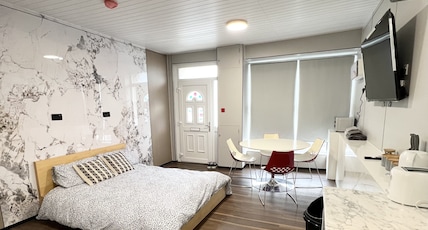 OYO Welsh Holiday Accommodation - Modern Stay Room Type - Standard Double Room