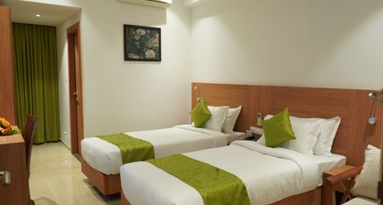 HOTEL HILLWAY Room Type - Deluxe Room