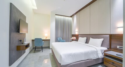 Hotel Devgiri Inn Room Type - Super Deluxe Room