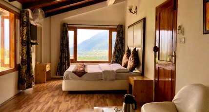 Hotel Vintage, Manali | Near Mall Road Room Type - Deluxe Room