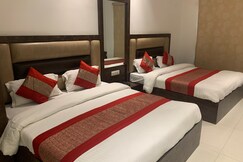 Hotel SB Residency I 30 steps from Golden Temple