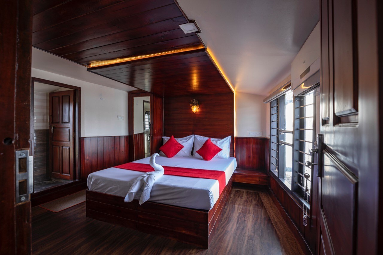 Alleppey Cruises - Tap to explore photos