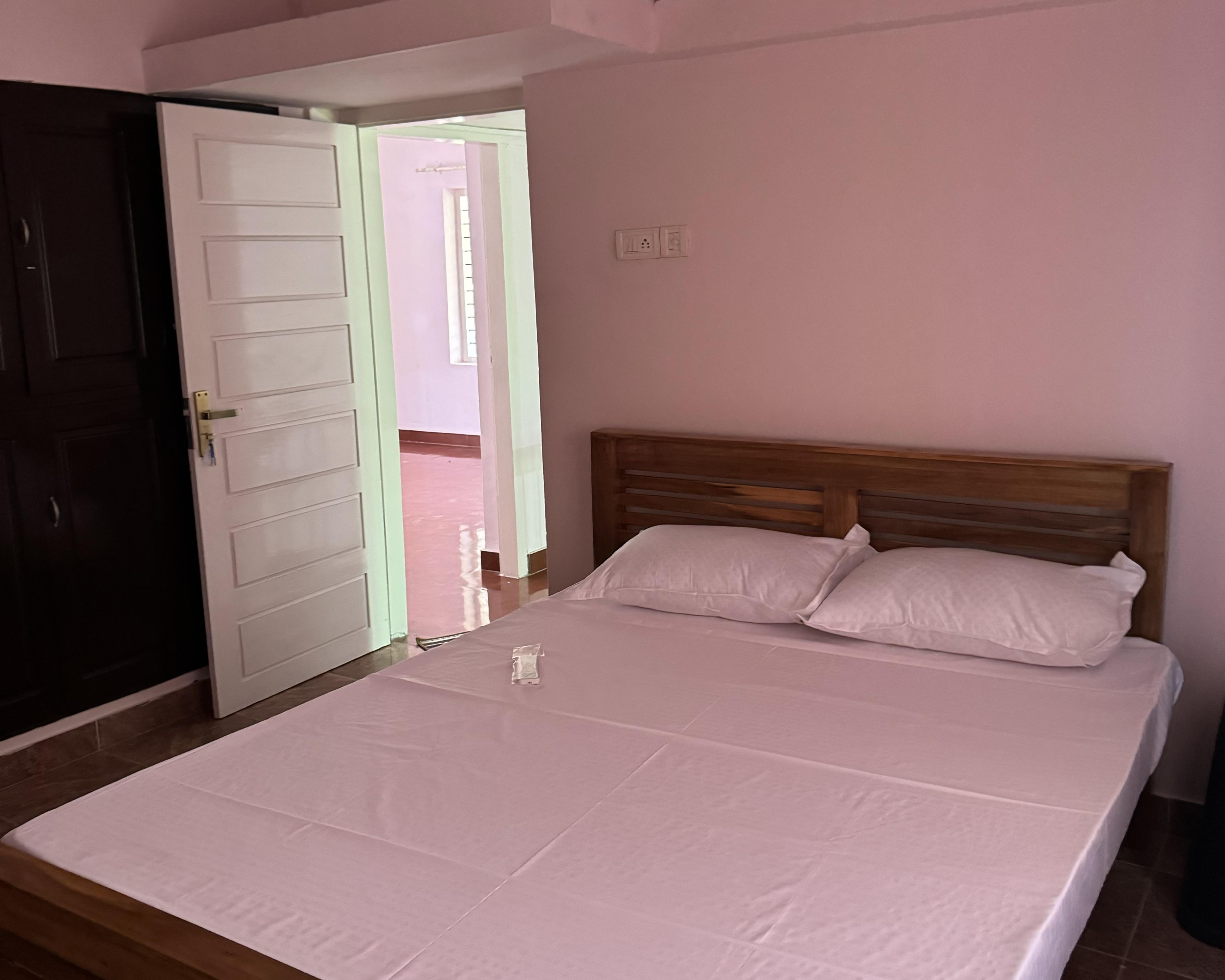 Silver Lake Homestay - Tap to explore photos