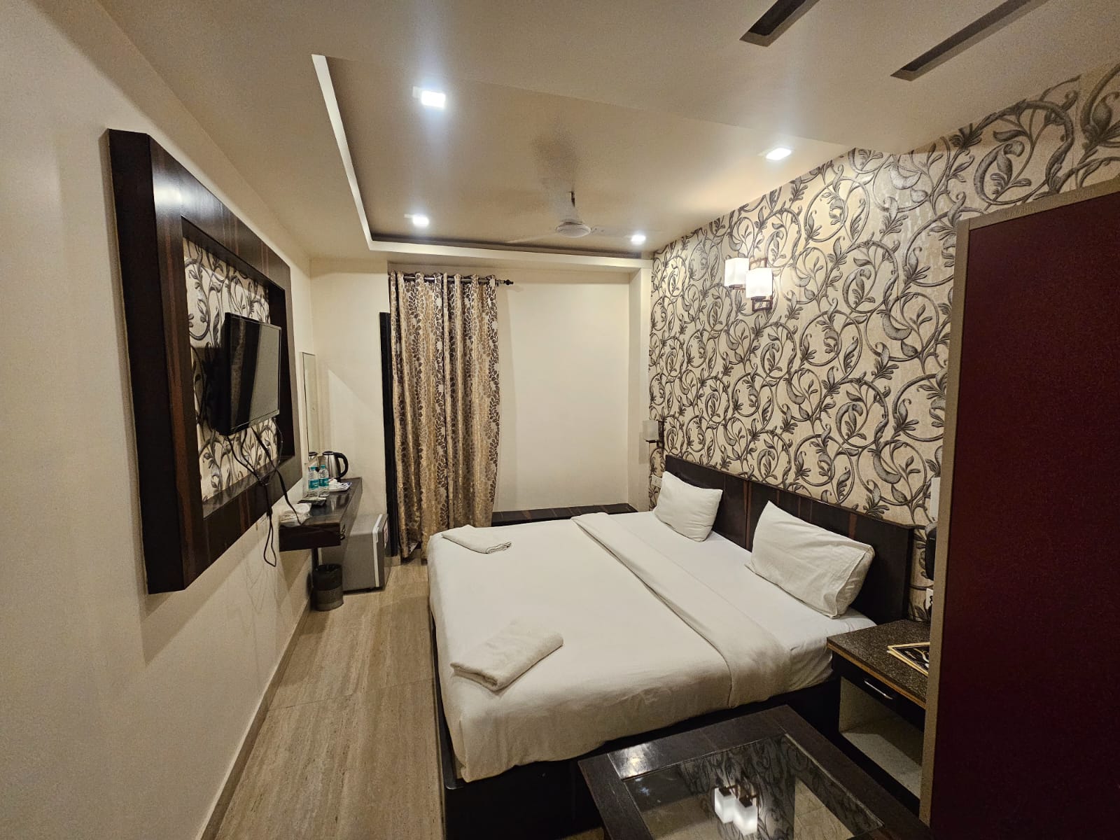Hotel Varanasi Heritage - Tap to explore photos