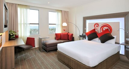 Novotel Melbourne Glen Waverley Room Type - Standard Room 1 Queen Bed