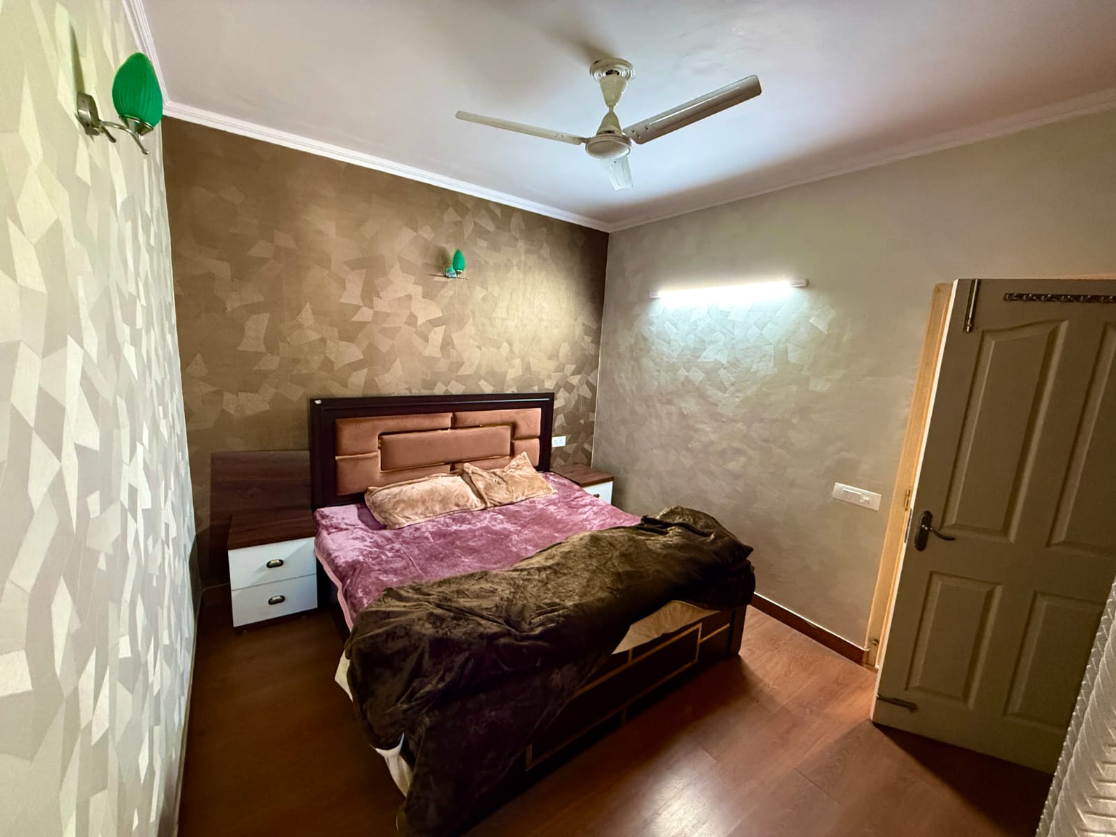 Quick Quarter's-2BHK Flat - Tap to explore photos