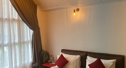 Travellers Cavern Room Type - Deluxe Room