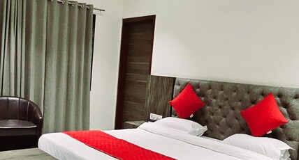 Hotel Tirupati Palace Room Type - Super AC Room