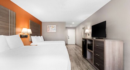 Best Western Gateway Inn Room Type - 2 Queen Beds, Non-Smoking, Second Floor, Microwave And Refrigerator, Wi-Fi, Full Breakfast Best Western Gateway Inn Room Type - 2 Queen Beds, Non-Smoking, Second Floor, Microwave And Refrigerator, Wi-Fi, Full Breakfast