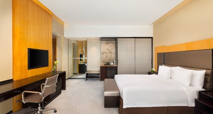 Crowne Plaza Beijing Lido, an IHG Hotel Room Type - 1 King Premium City View Crowne Plaza Beijing Lido, an IHG Hotel Room Type - 1 King Premium City View