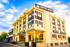 Hotel Moon