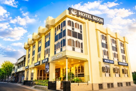 Hotel Moon