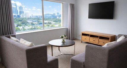 Holiday Inn Potts Point Sydney Room Type - 1 King 1 Bedroom Suite
